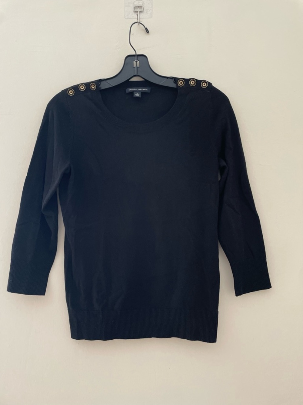 Like New! Banana Republic Black Basic Top Gold Shoulder Buttons 3/4 Sleeve Small